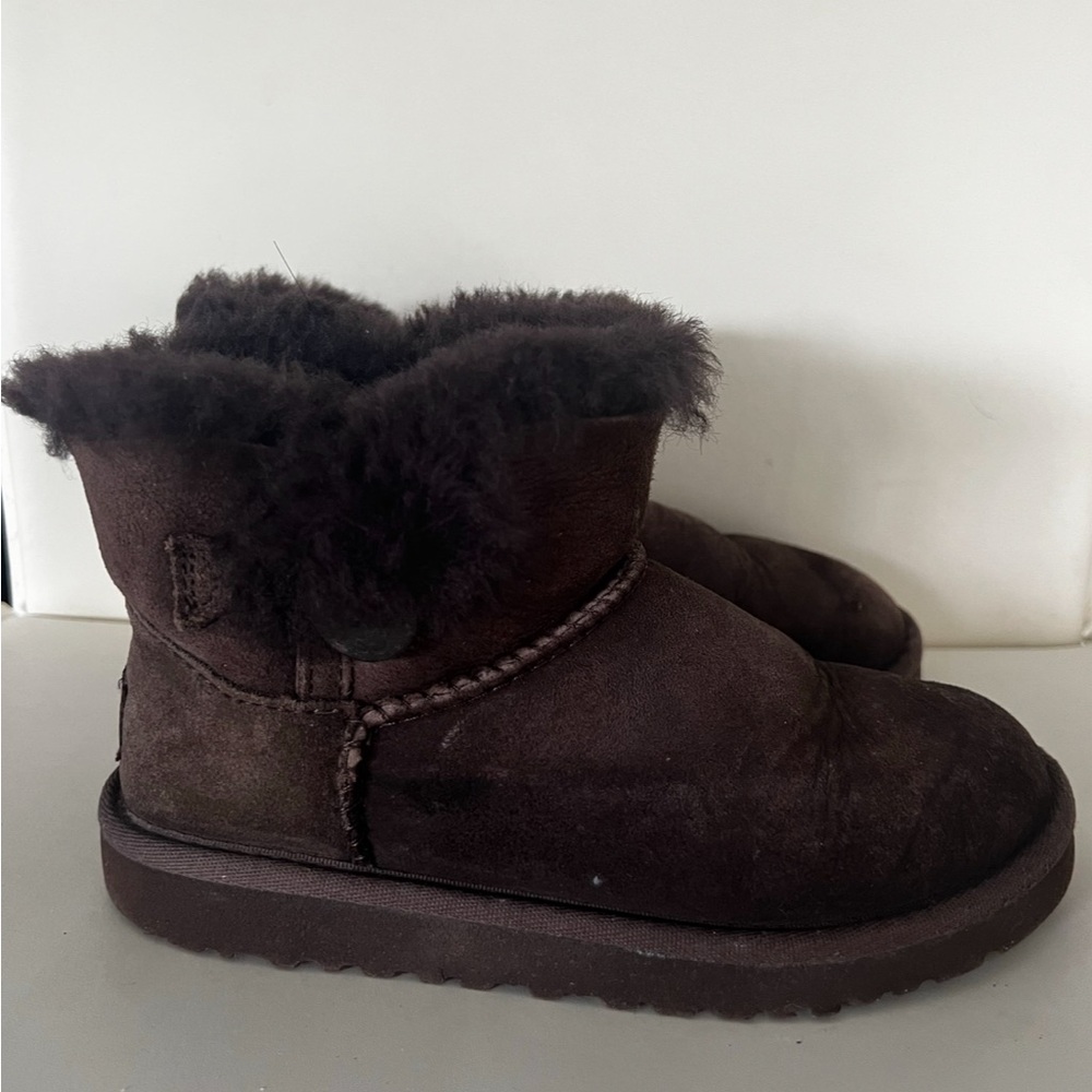 Used UGGS Bailey Button Boot- Chocolate/Brown in Size 1 US EU 13